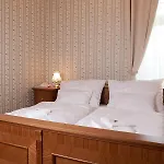 Zámek Berchtold Hotel Strančice
