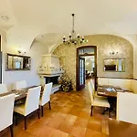 Zamek Berchtold 3* Strančice