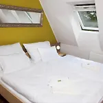 Zámek Berchtold 3* Strančice