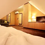 Zamek Berchtold 3* Strančice