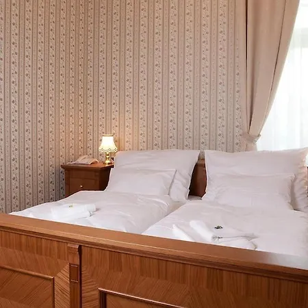 Zamek Berchtold Hotell Strančice