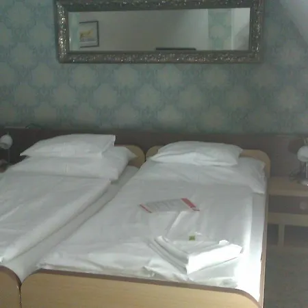 Zámek Berchtold Hotel Strančice
