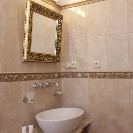 Hotel Zámek Berchtold 3*