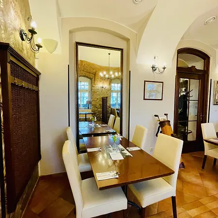 Zámek Berchtold 3* Strančice