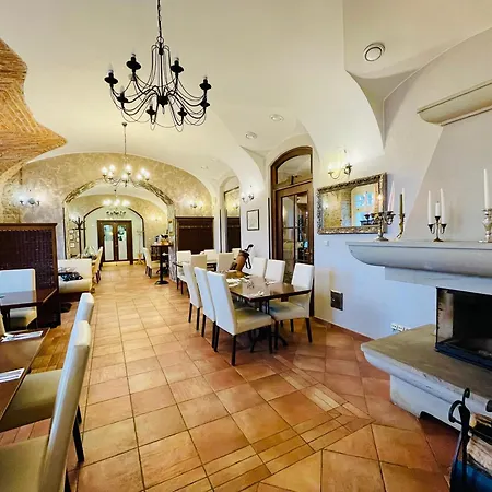 Hotell Zamek Berchtold