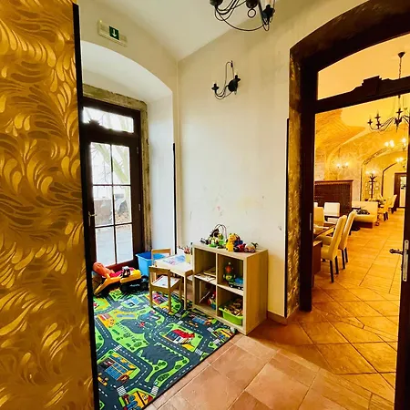 Zámek Berchtold 3* Strančice