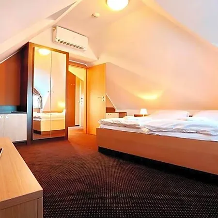 Hotel Zamek Berchtold Strančice
