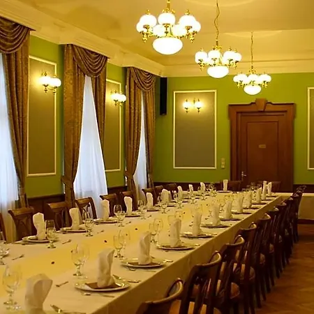 Zamek Berchtold Hotel Strančice