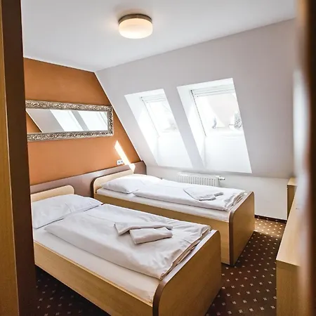 Zamek Berchtold 3* Strančice