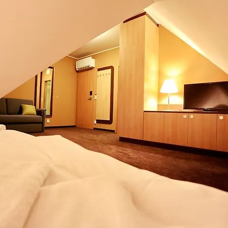Zamek Berchtold 3* Strančice