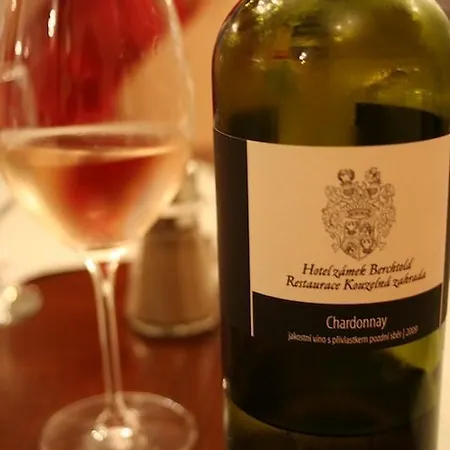 Zámek Berchtold 3* Strančice