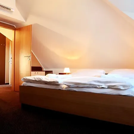 Zámek Berchtold 3* Strančice