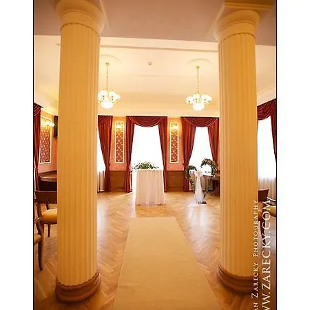 Zamek Berchtold Hotell 3*