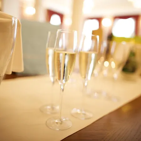 Zámek Berchtold Hotel Strančice