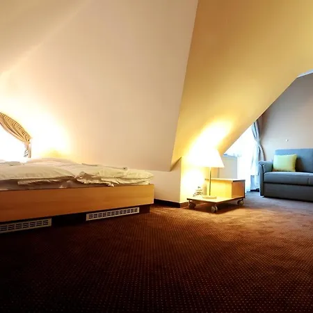 Zamek Berchtold 3* Strančice