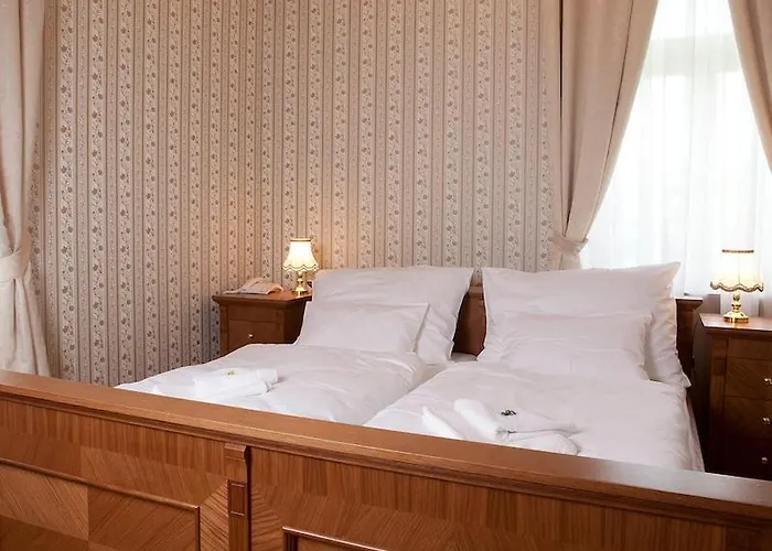 Zamek Berchtold Hotel Strančice
