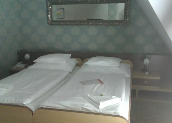 Zamek Berchtold Hotell Strančice