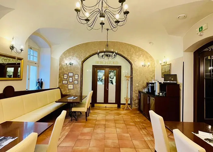 Zamek Berchtold Hotel Strančice