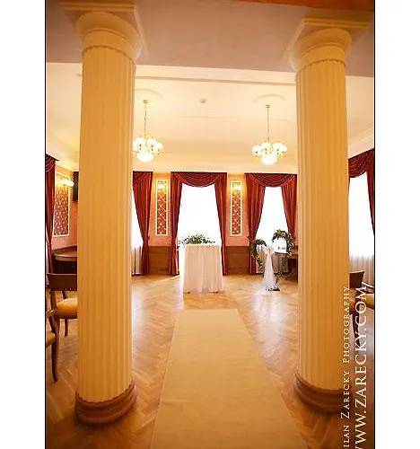 Zamek Berchtold Hotell 3*