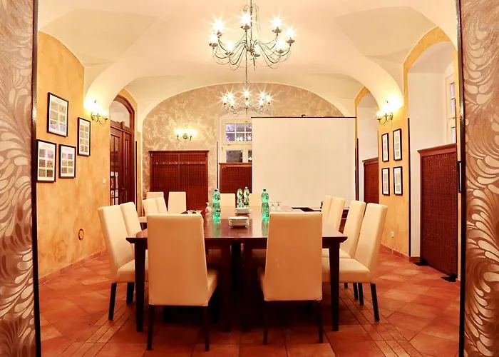 Zamek Berchtold Hotel Strančice