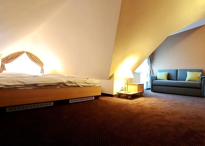 Zamek Berchtold 3* Strančice